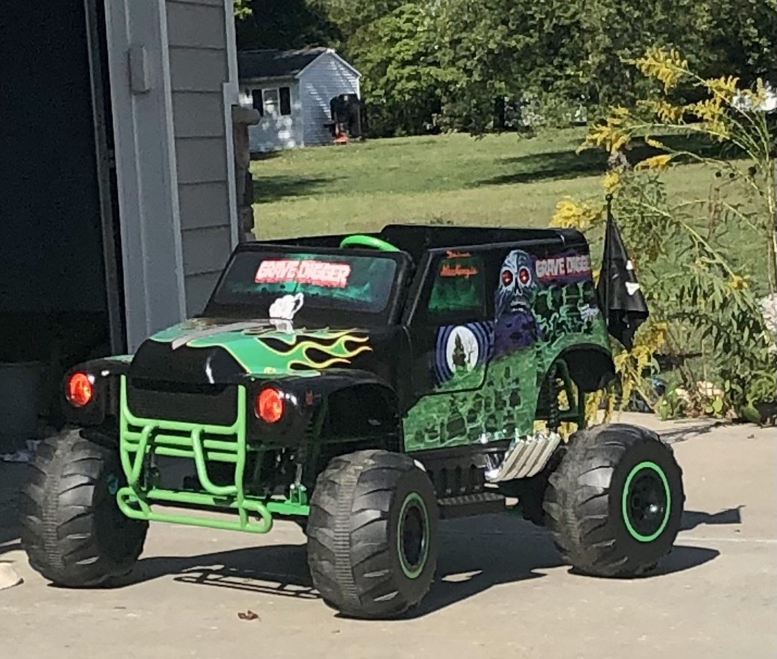 Monster Jam Grave Digger Battery Operated Ride-On Truck Green Black
