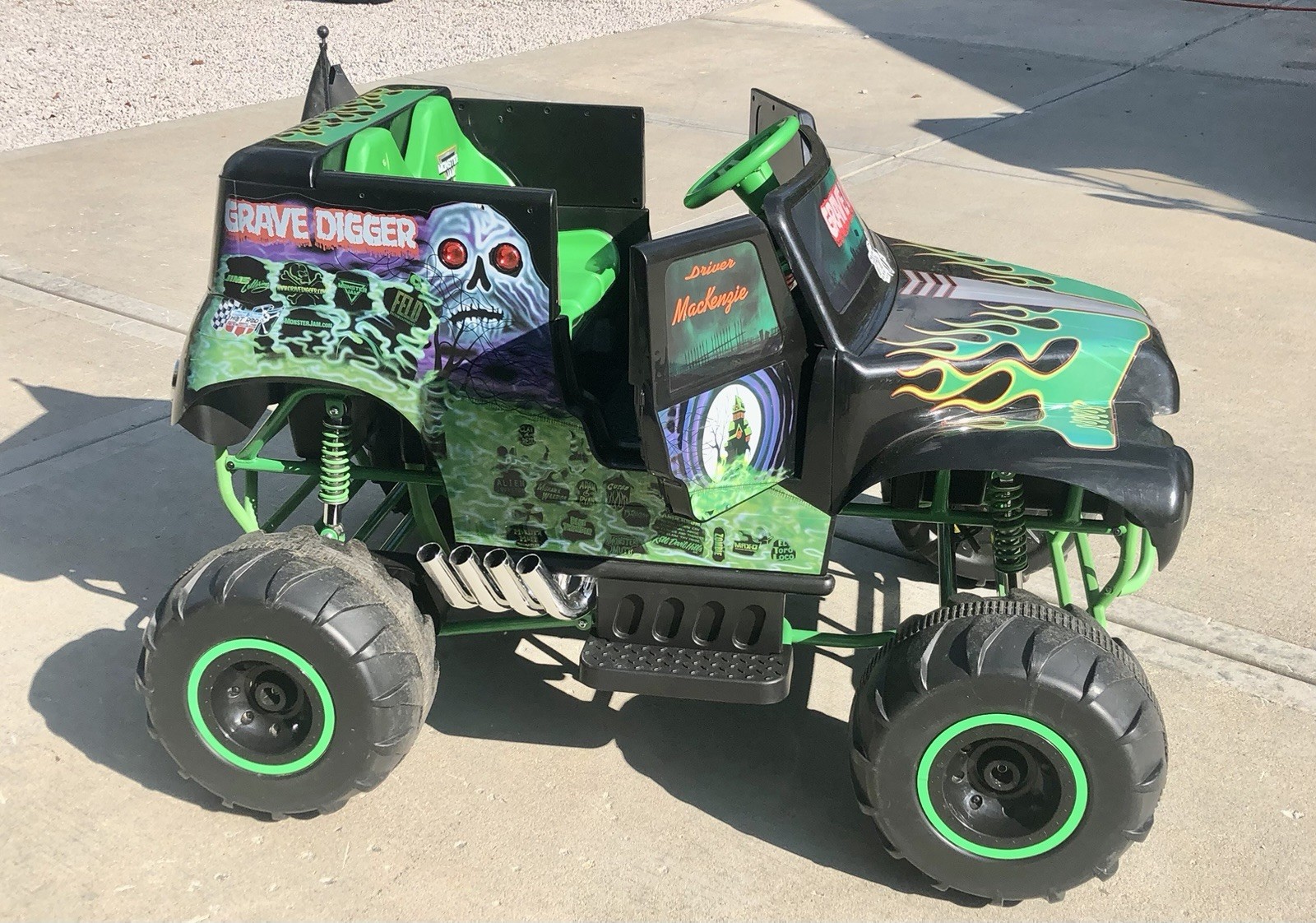 Monster Jam Grave Digger Battery Operated Ride-On Truck Green Black