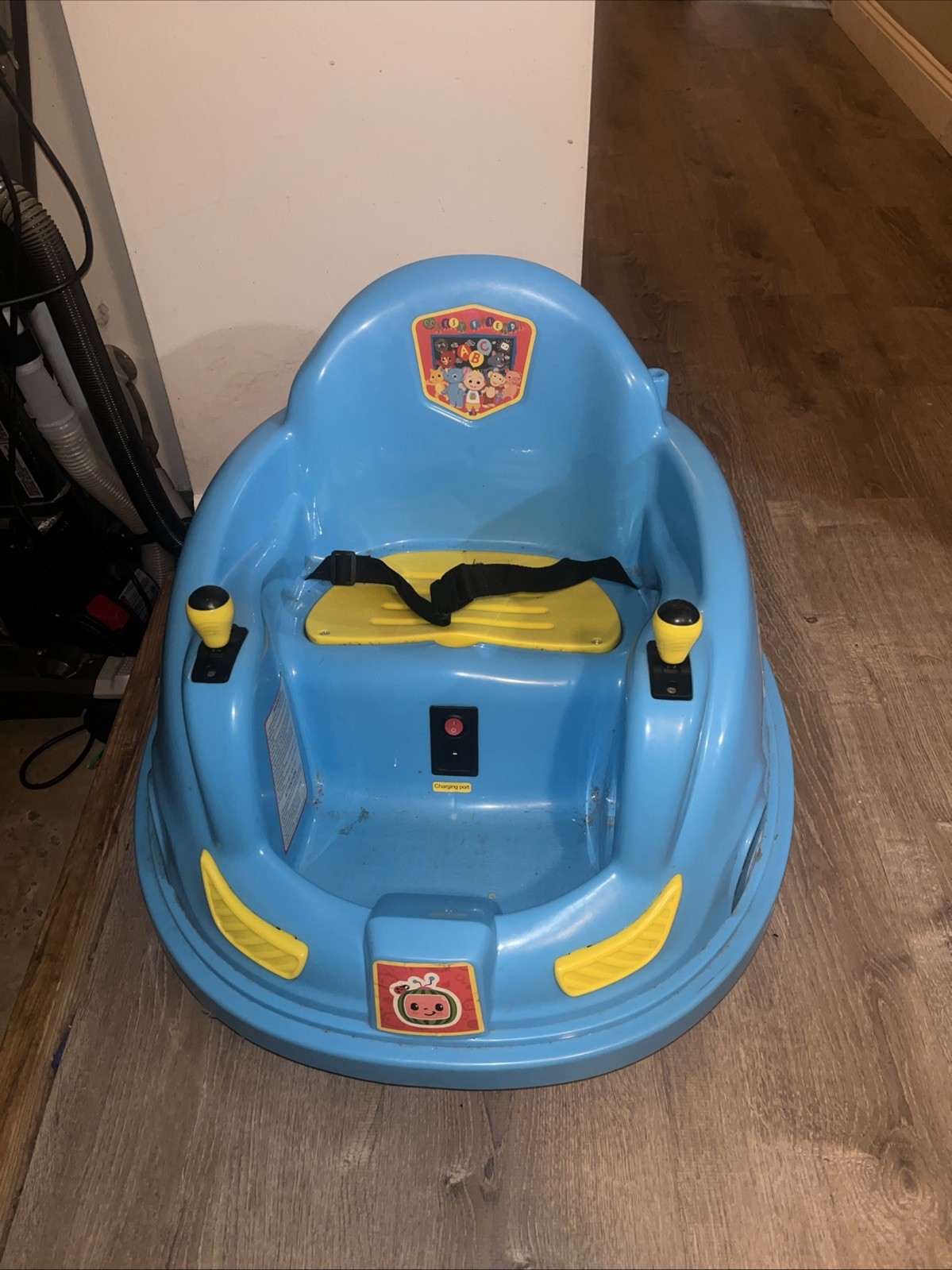 6V Bumper Car, Battery Powered, Electric Ride on for Children by Flybar