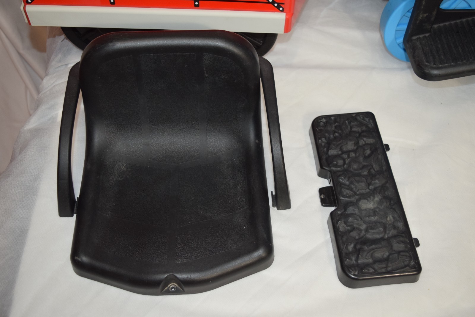 Peg Perego Thomas Tank Engine Train Ride On With Coal Car Battery Charger GUC