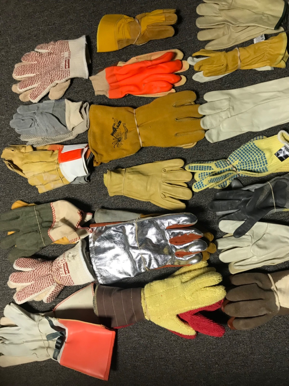 30 pairs of Heavy Duty work gloves-