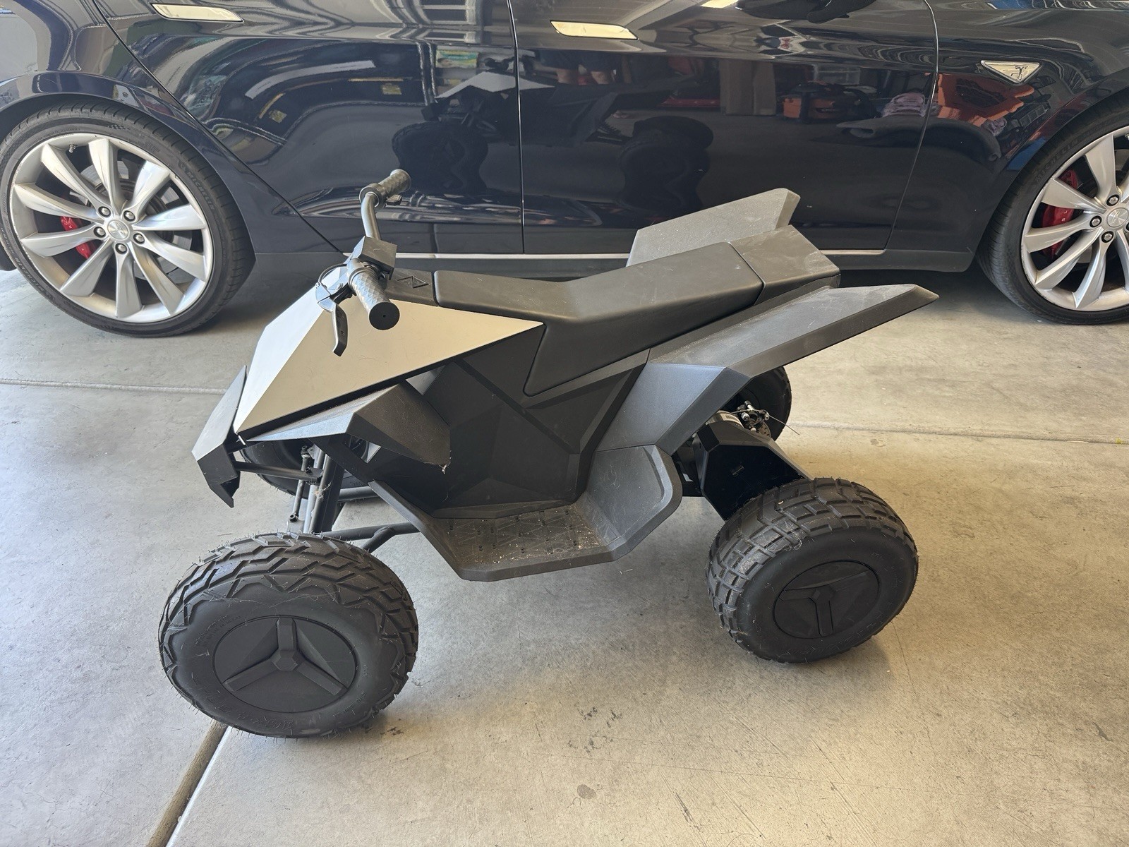 Tesla Cyberquad for Kids – Used