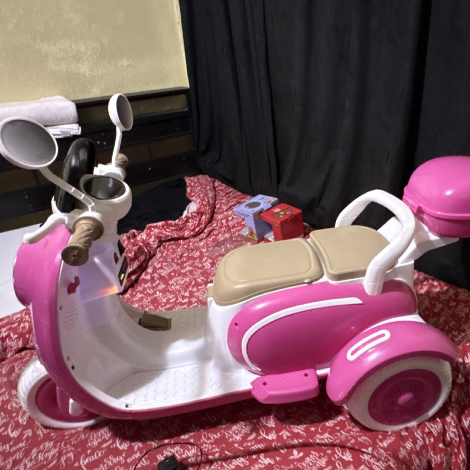 Xingtai Jinxiong Battery Operated Pink Ride-On Scooter HM3388 3-8 Years