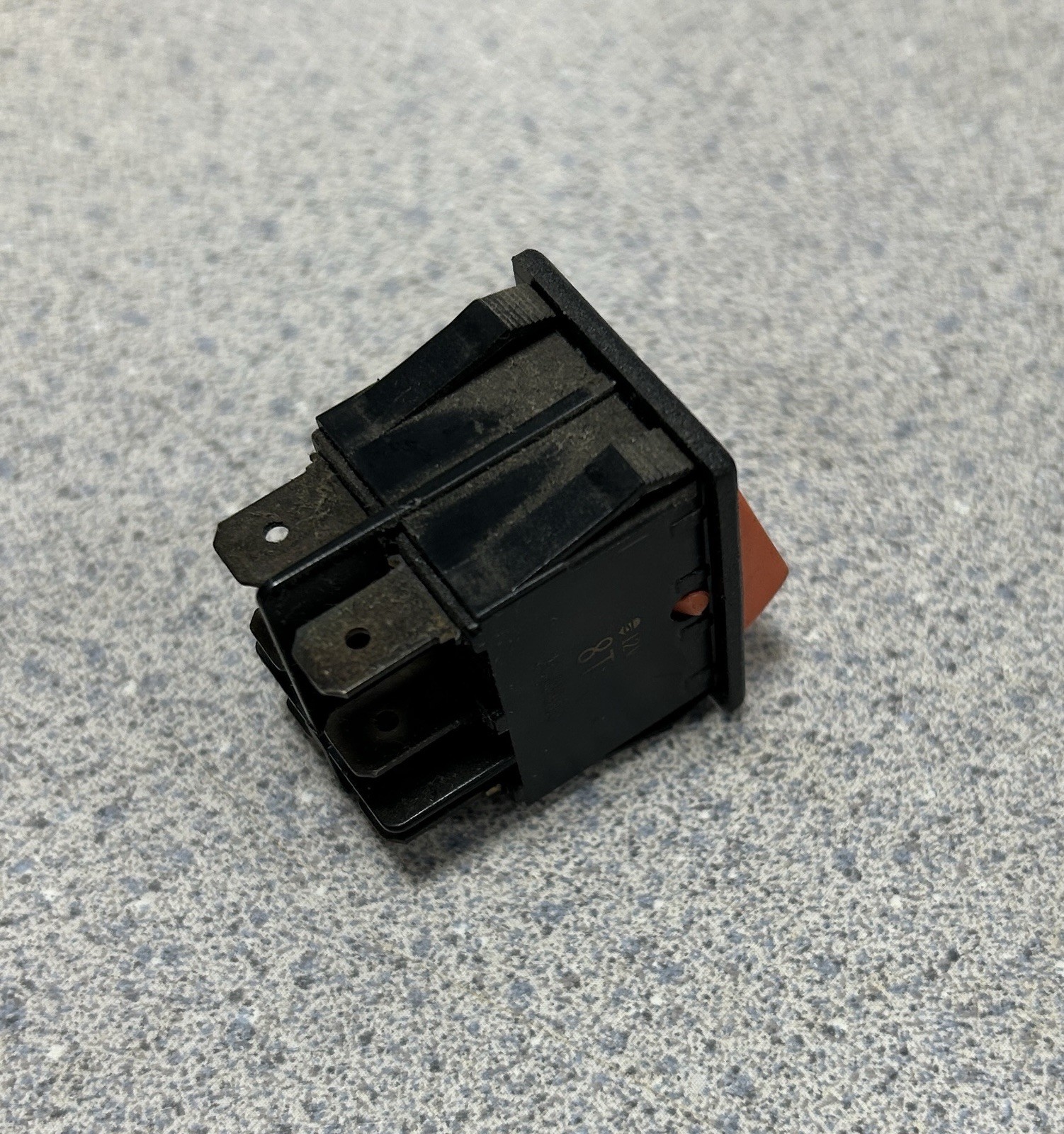 PEG PEREGO RED REVERSE SWITCH 6 PIN (MEPU0003) (A670703)