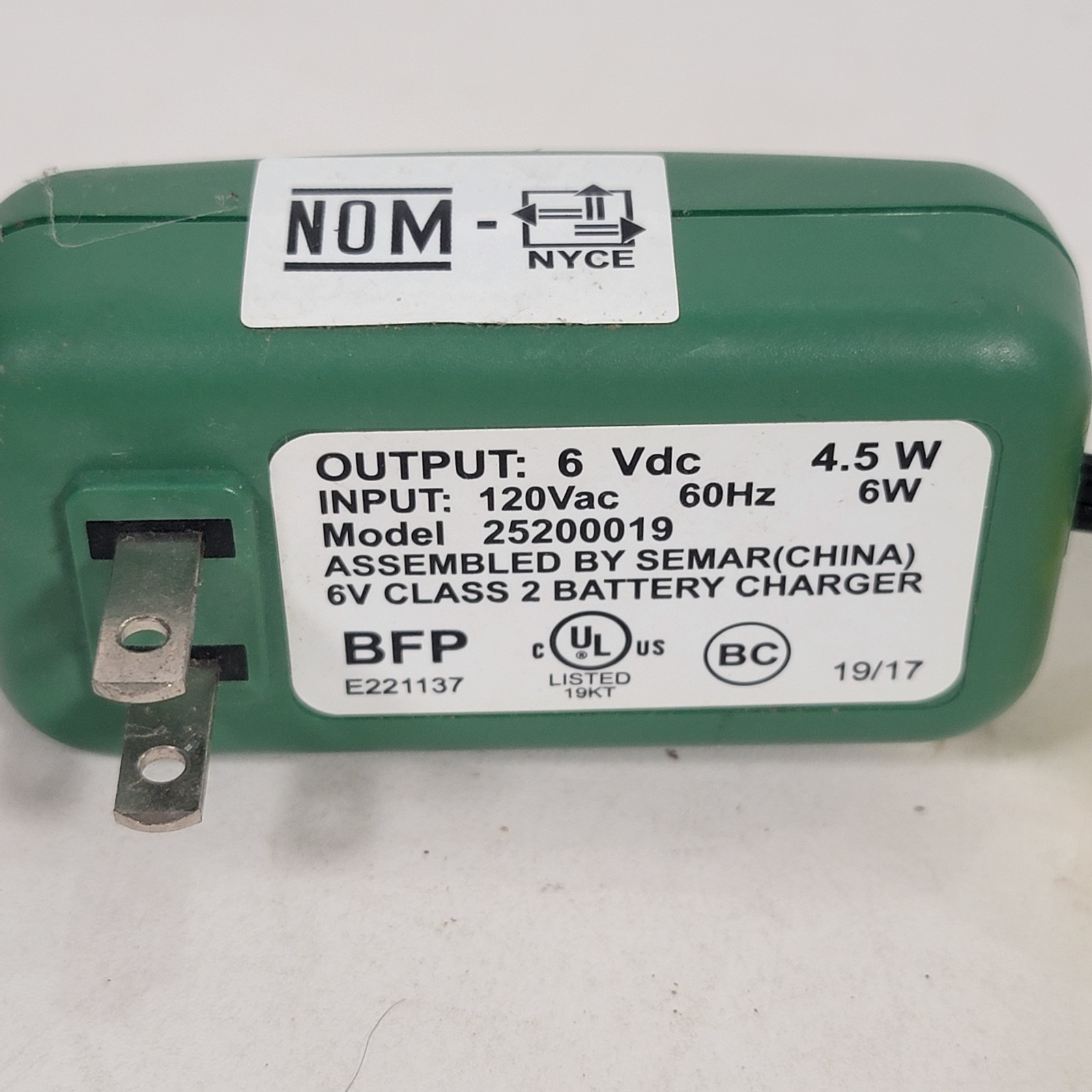 Genuine OEM Peg-Perego 6-Volt Battery Charger, Model 25200019