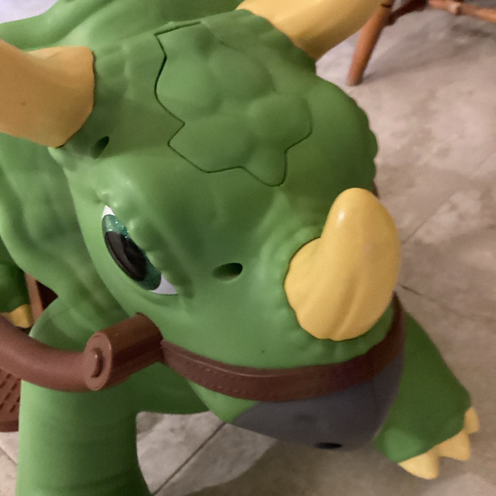 KID TRAX RIDEAMALS Dino Dinosaur Triceratops RIDE-ON TOY Rare HTF 18-30 Mths