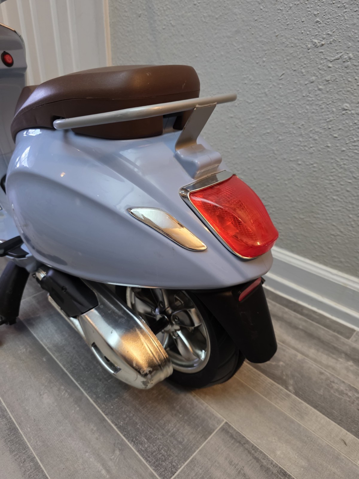 Blazin’ Wheels 12V Vespa GTS Super Sport battery-operated ride-on scooter. Kids