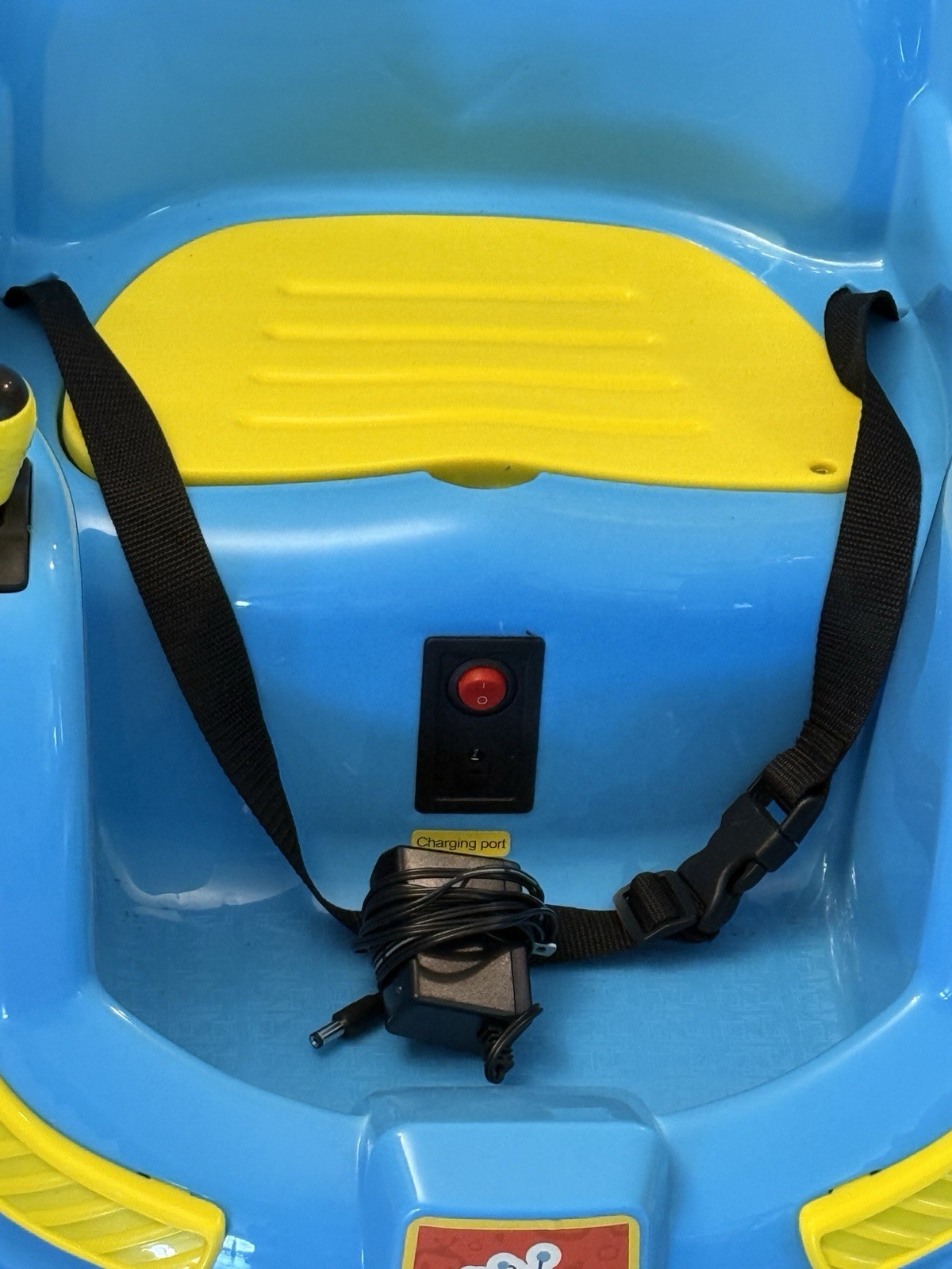FunPark 6V Bumper Car for Toddlers Kids Bumper Car Electric Toddler Ride