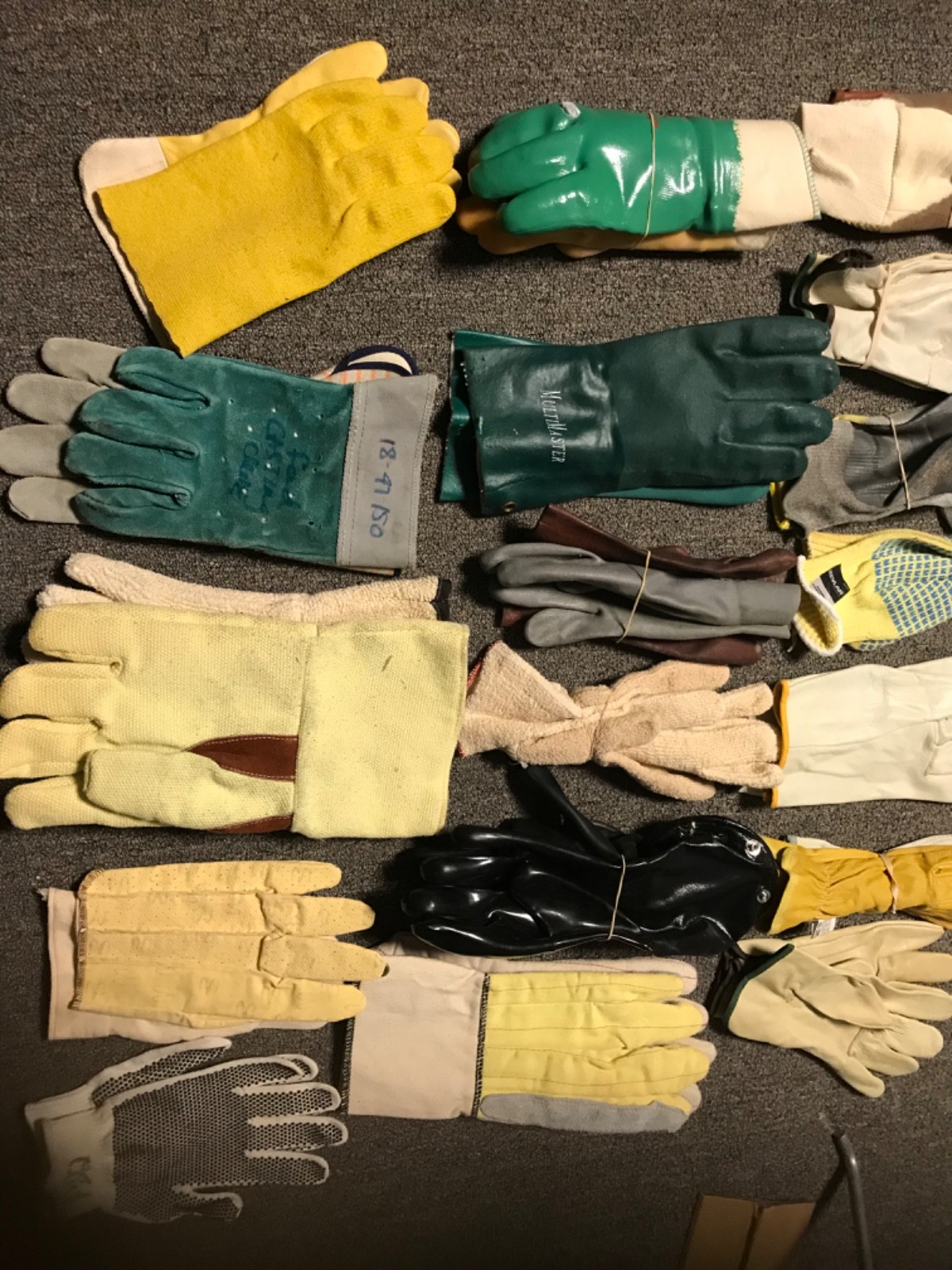 30 pairs of Heavy Duty work gloves-