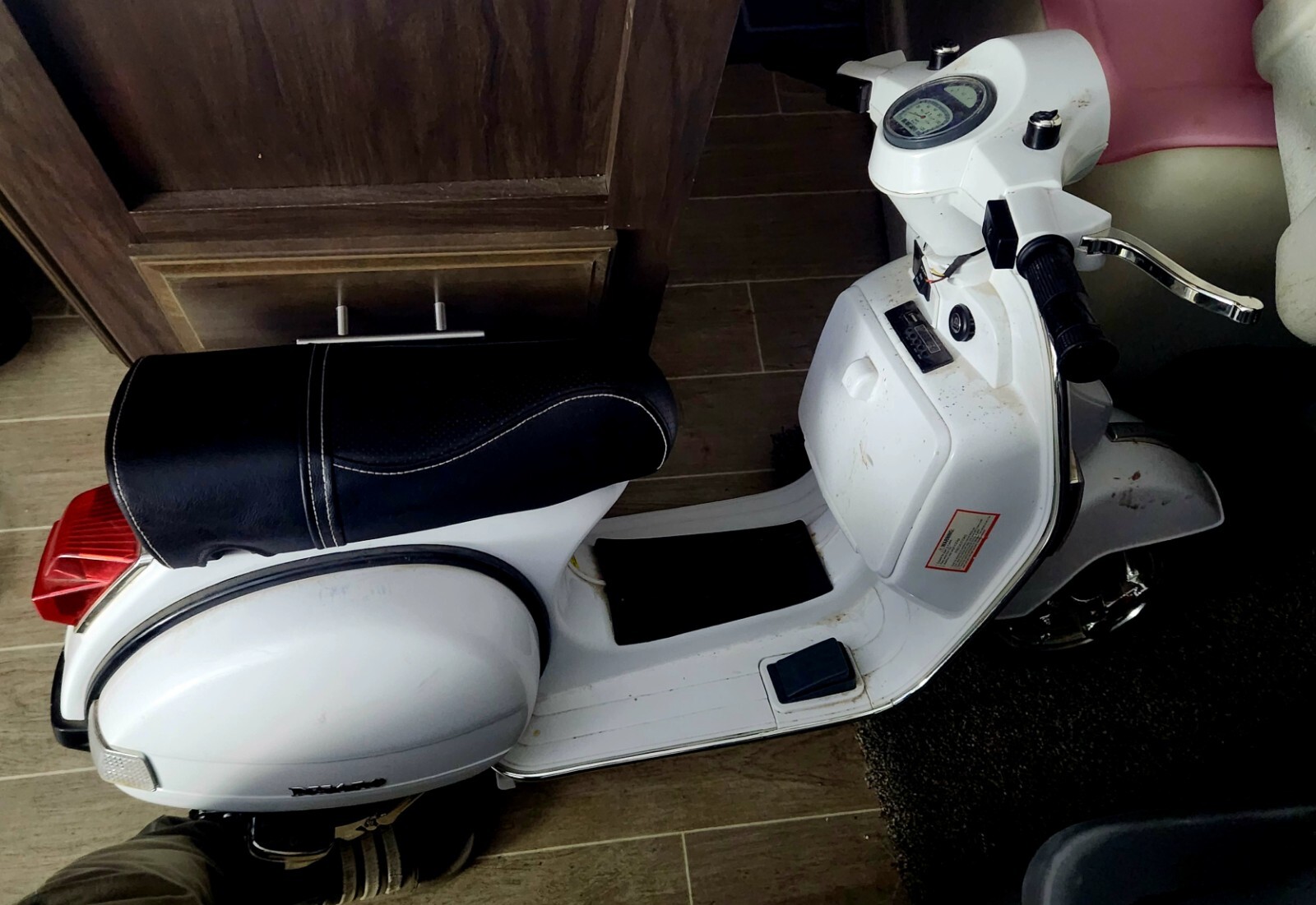 Huffy 6V Vespa Ride-On Electric Scooter ~Kids Ideal ages 3 to 7 years, White