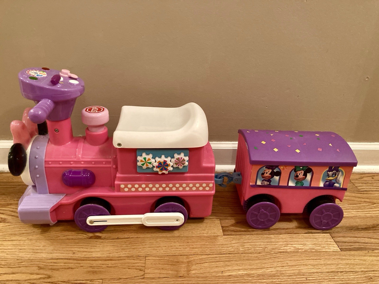 Kiddieland Disney Motorized Minnie Mouse Ride On Train W/ Track