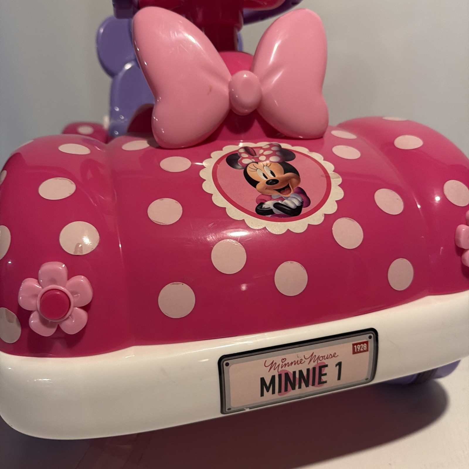 Minnie Mouse 6V Mobile Bakery Car Ride-On Disney Toy charger included ￼