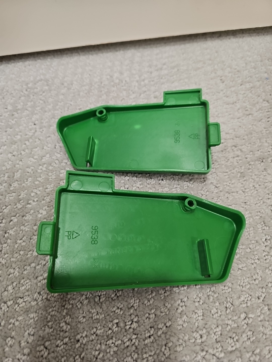 2 Peg Perego John Deere Tractor Plastic Body Panels Bracket Insert Kids Children
