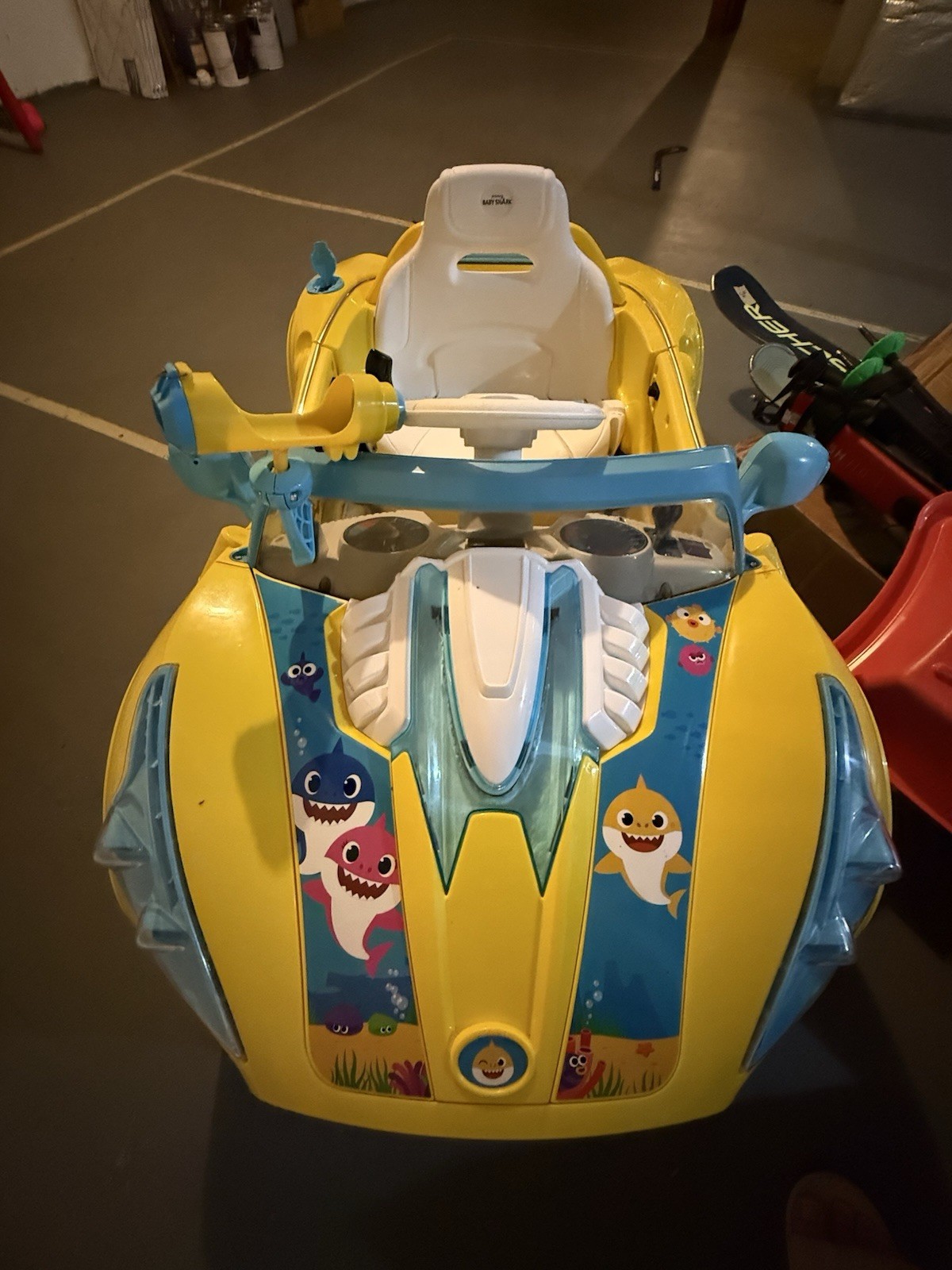 Baby Shark 6V Super Car, Electric powered, rechargeable.
