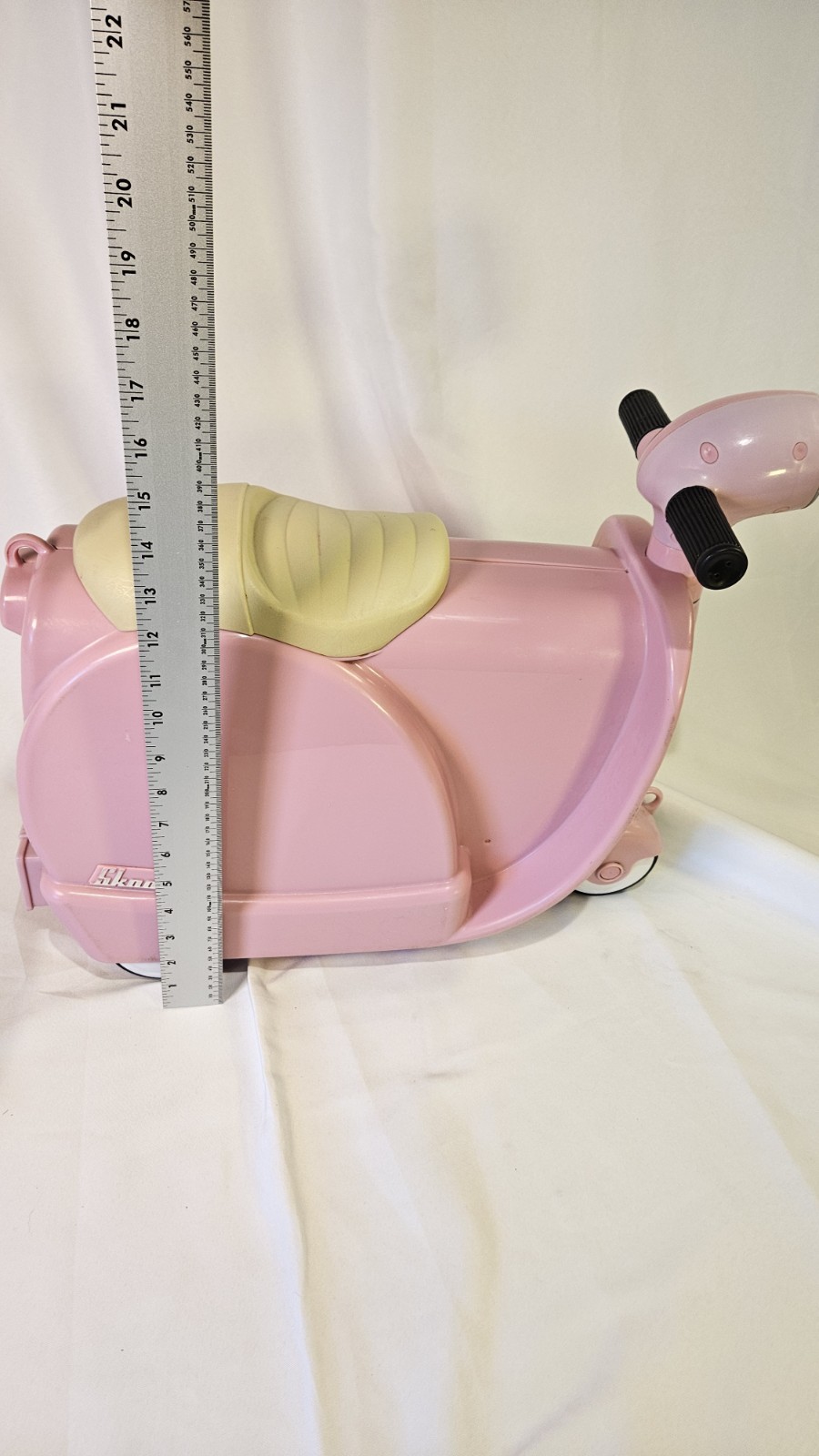 Skootcase, a 2-in-1 children’s ride-on toy scooter and suitcase