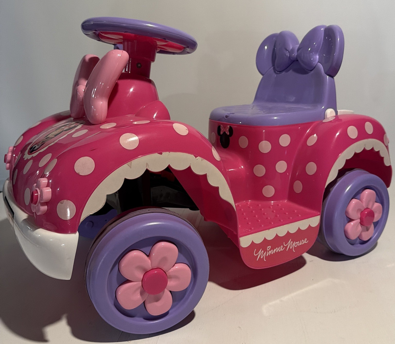 Minnie Mouse 6V Mobile Bakery Car Ride-On Disney Toy charger included ￼