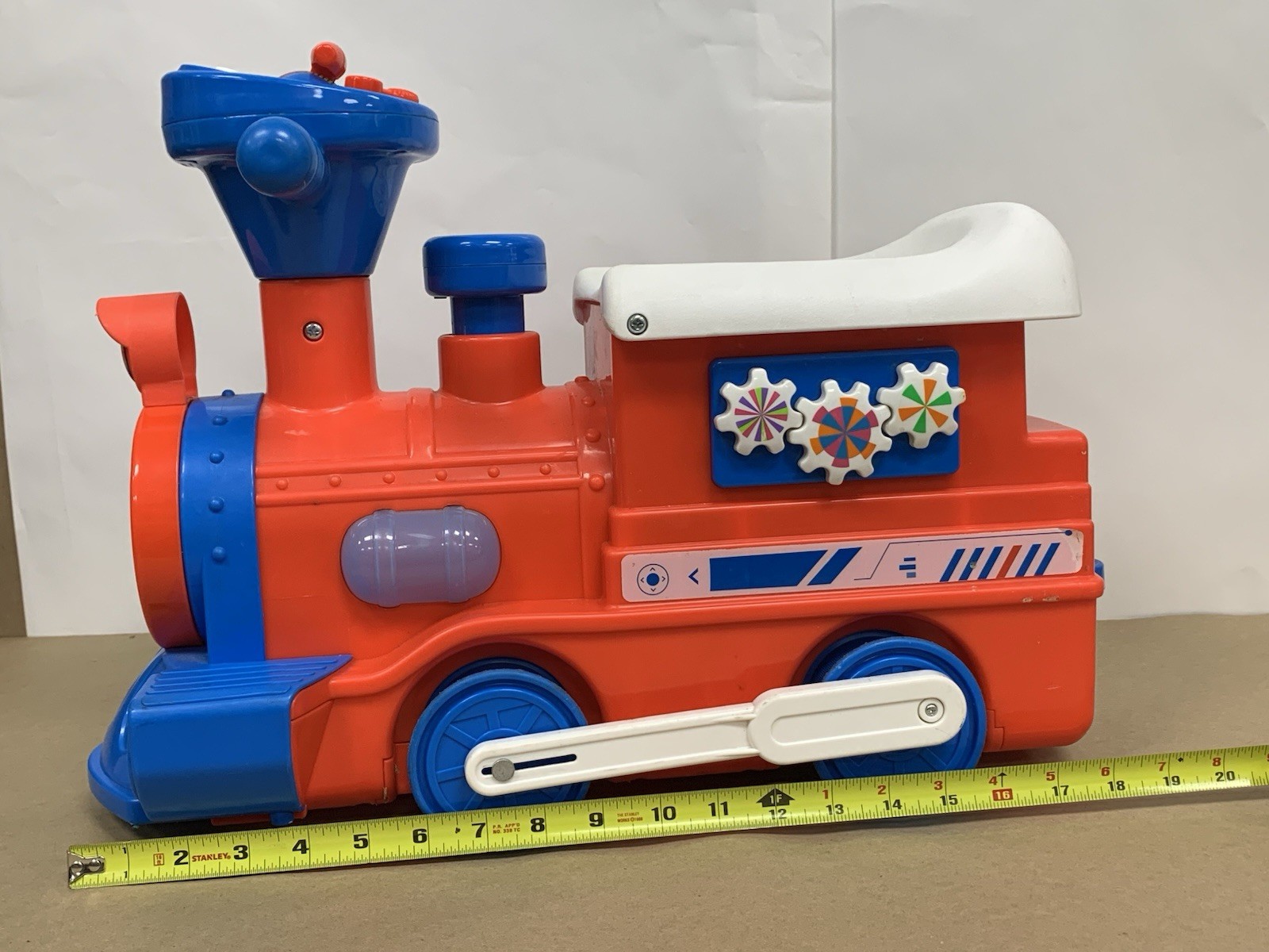 Retired Paw Patrol 6-Volt Powered Ride On Train Locomotive Caboose Tracks