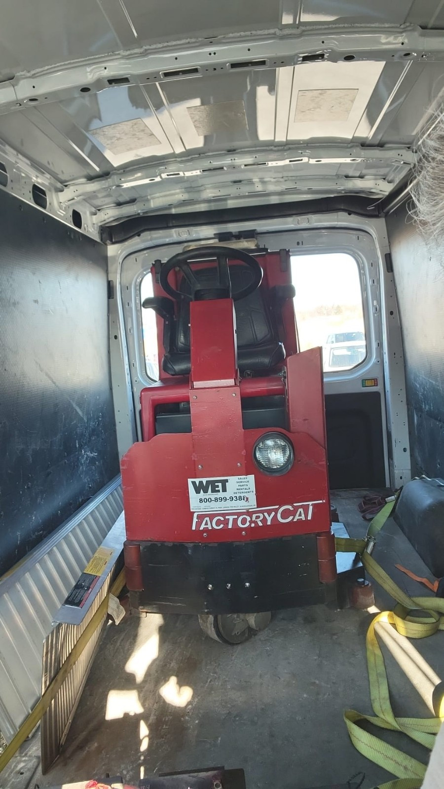 Factory Cat Ride On Autoscrubber