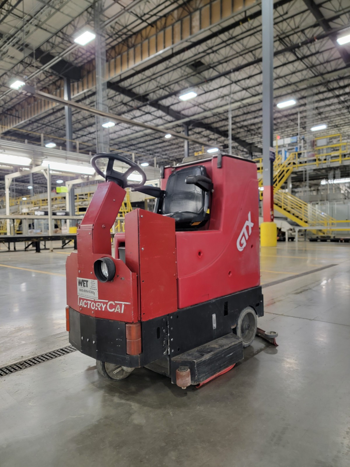 Factory Cat Ride On Autoscrubber