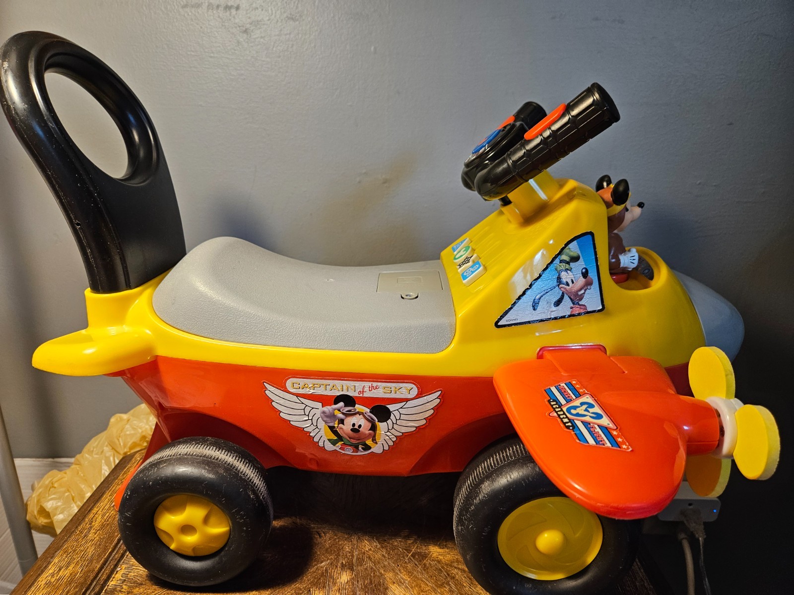 Kiddieland 55376 Disney Lights and Sounds Activity Ride-On Mickey Mouse Plane