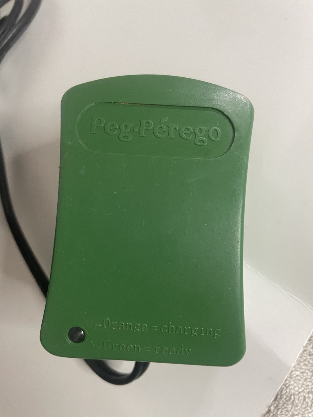 PEG PEREGO 6 VOLT 4 AH 6 VOLT 6 V BATTERY AND CHARGER COMBO IAKB0509 MECB0037U