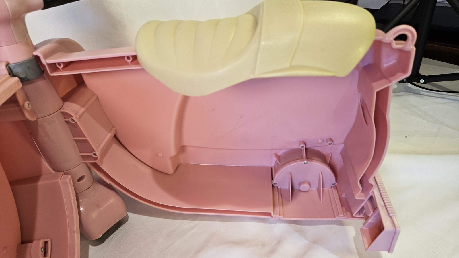 Skootcase, a 2-in-1 children’s ride-on toy scooter and suitcase