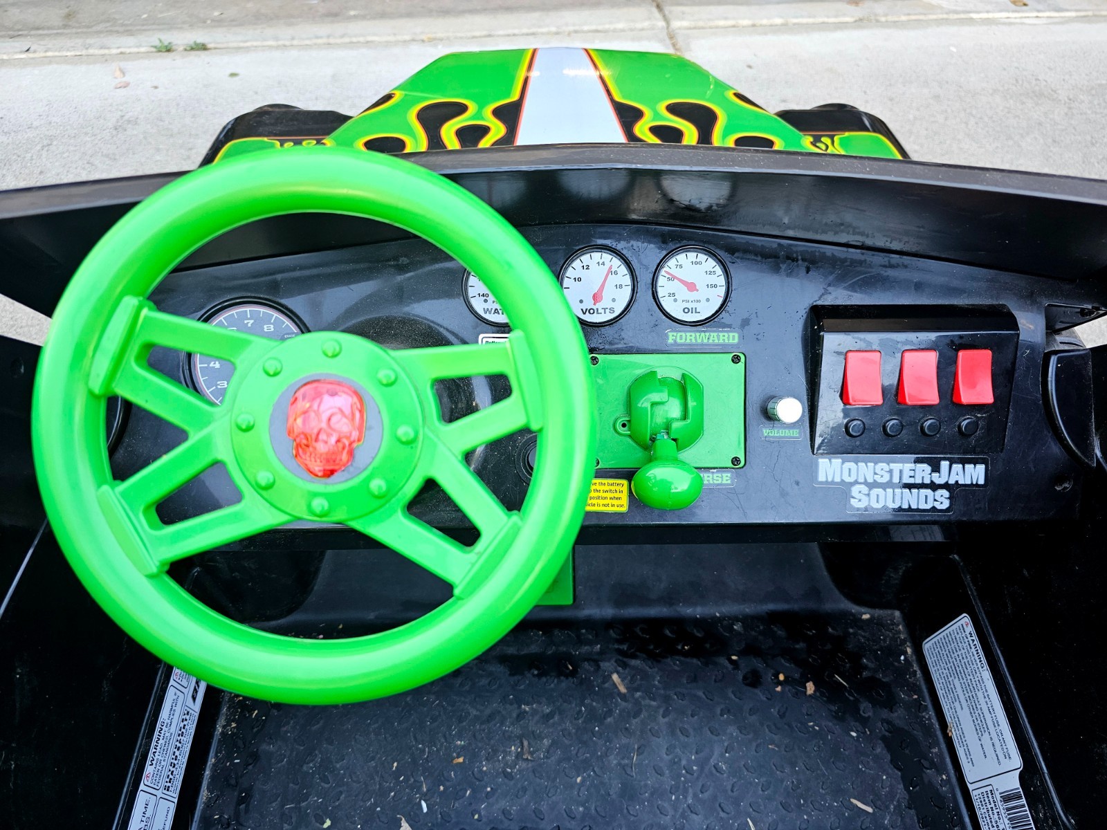 Monster Jam Grave Digger Battery Powered Ride-On Truck Toy, Black/Green