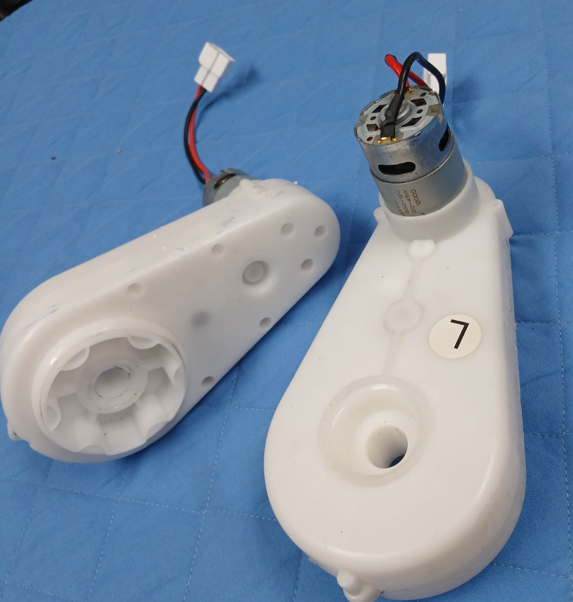 CAN-AM 4 WHEELER QUAD ELECTRIC RIDE-ON TY6537 RIGHT AND LEFT MOTORS PLUG 550 12V