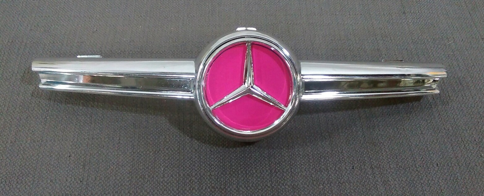 Power Wheels Disney princess Mercedes-Benz AMG 45 pink Mercedes emblem front