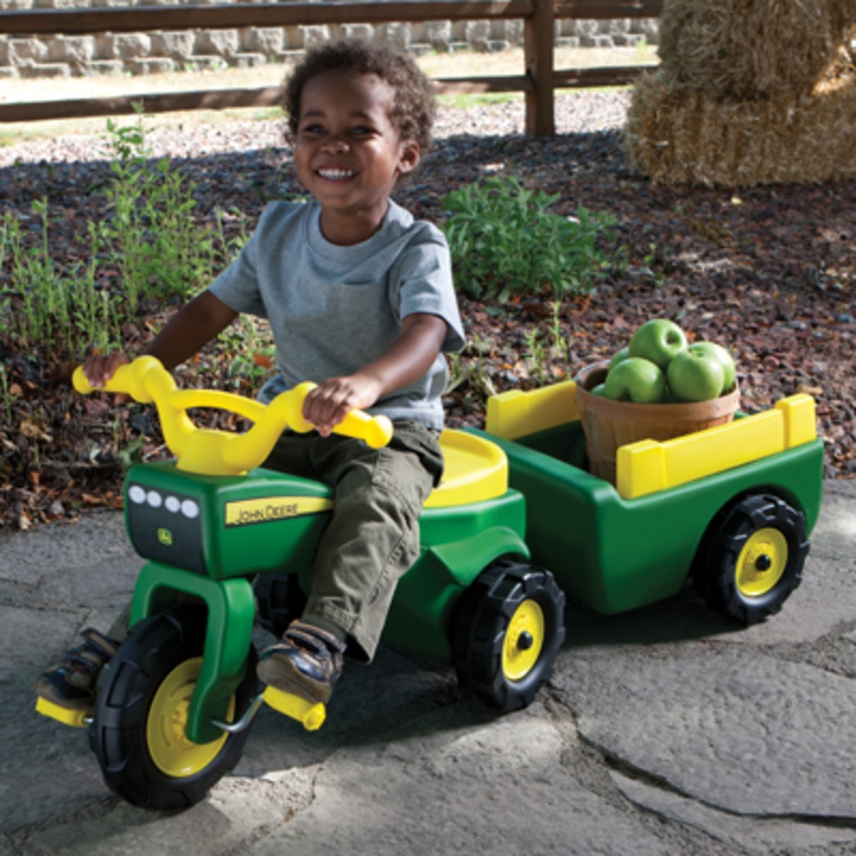 TBEK46088 – John Deere Trike and Wagon Set