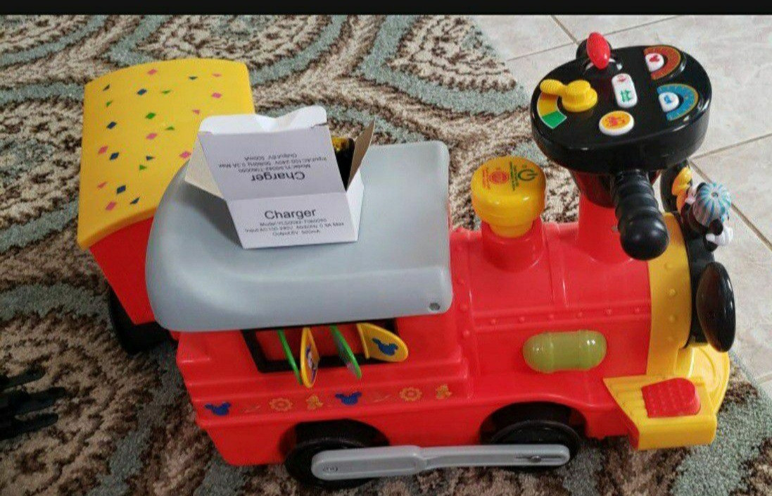 KIDDIELAND MICKEY TODDLER BATTERY OPERATED RIDE ON TOY TRAIN W/ TRACKS & SOUNDS