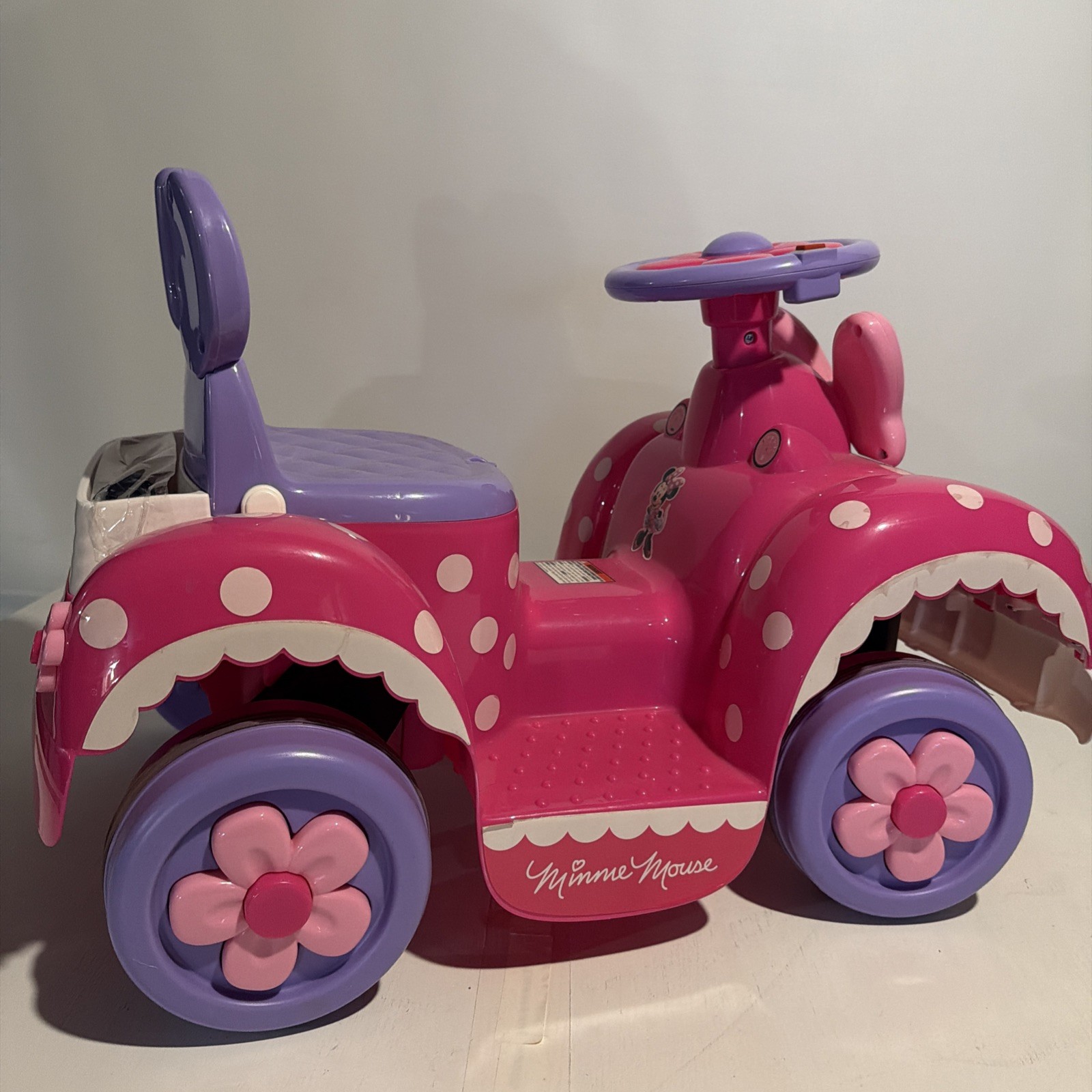 Minnie Mouse 6V Mobile Bakery Car Ride-On Disney Toy charger included ￼