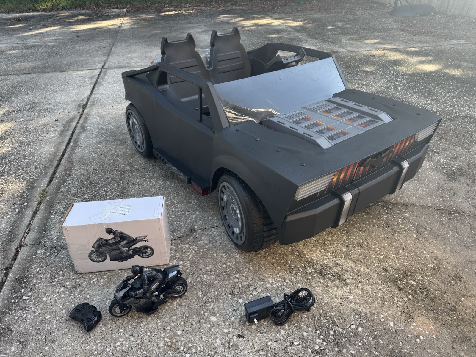 Action Wheels 12v The Batman Batmobile Ride On Toy & RC Batcycle COMPLETE WORKS!