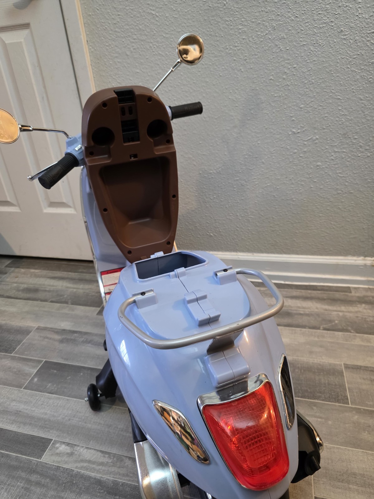 Blazin’ Wheels 12V Vespa GTS Super Sport battery-operated ride-on scooter. Kids