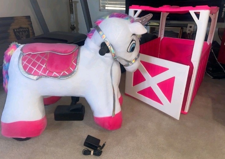 Giant Ride-On UNICORN with Matching Barn-Great for KIDS Parties!! Brand New