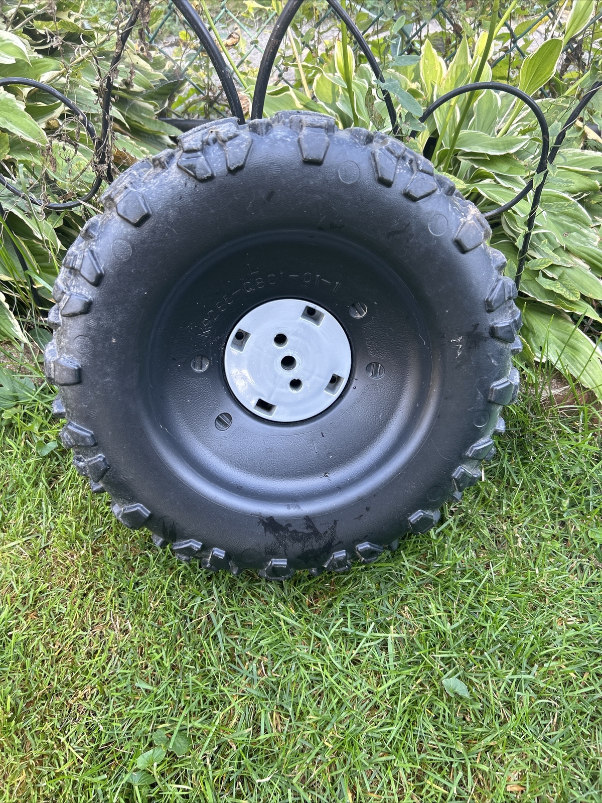 Power Wheels, Ford F150 Front Left Passenger Wheel And Hubcap With Rear Hub