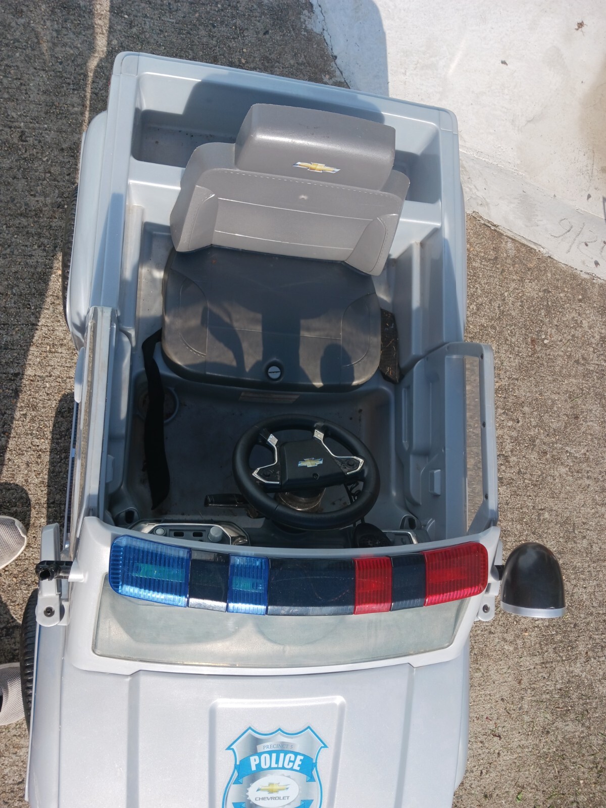 Kids ride on chevy police truck with charger