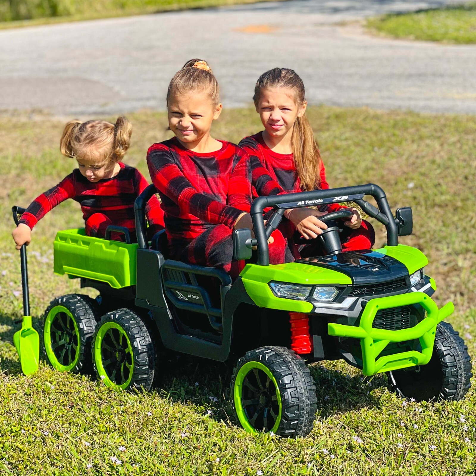 24V Kids Ride on Truck 2-Seat Electric Kids Car 6 Wheels Battery Power w/ Remote