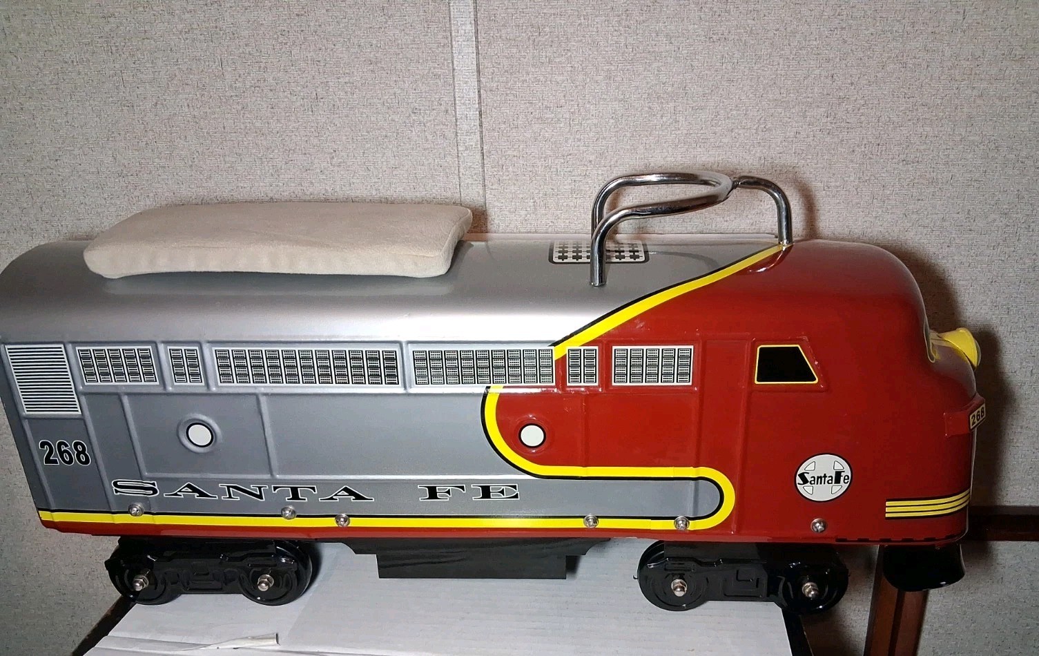 Santa Fe Locomotive Train Ride On – Morgan Cycle – Rare Retired Near Mint!