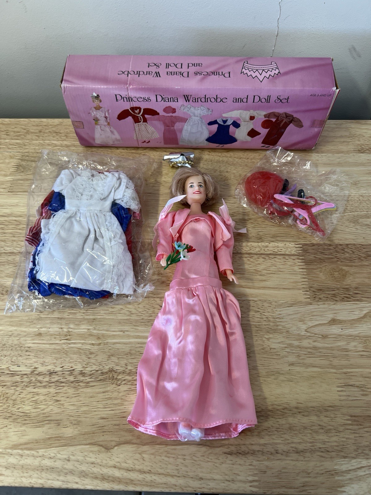 VTG Princess Diana Doll Wardrobe And Doll Set New In Box