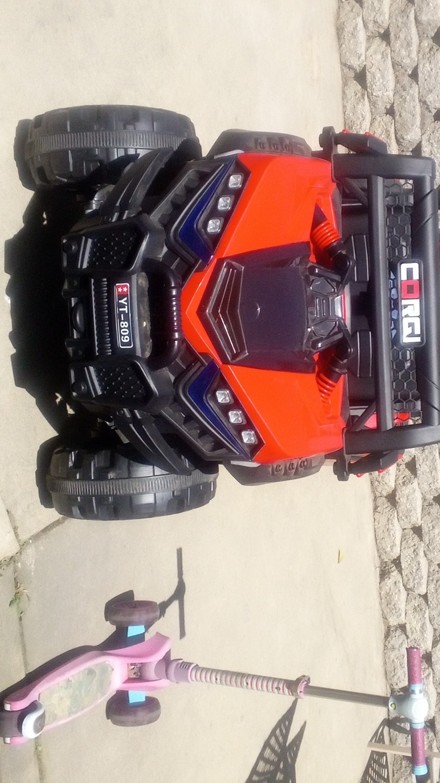 CORGI YT-809 Battery Operated Red Black Ride-On Toy Car Theme