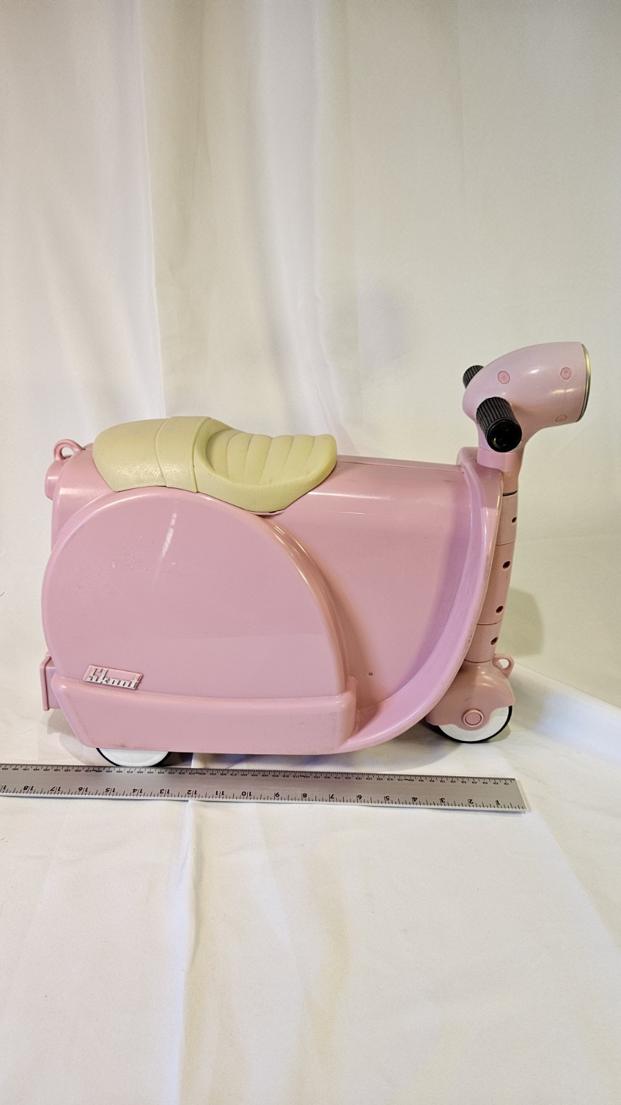Skootcase, a 2-in-1 children’s ride-on toy scooter and suitcase