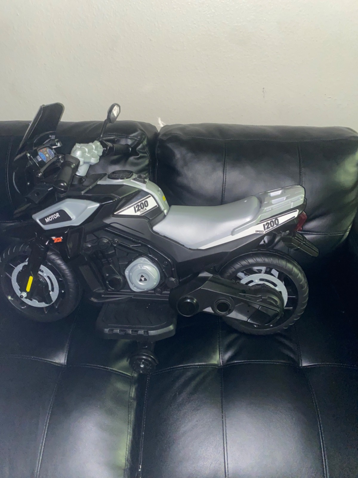 TOBBI 6V Kids Ride On Battery Powered 4 Wheel Electric Motorcycle Toy – Silver