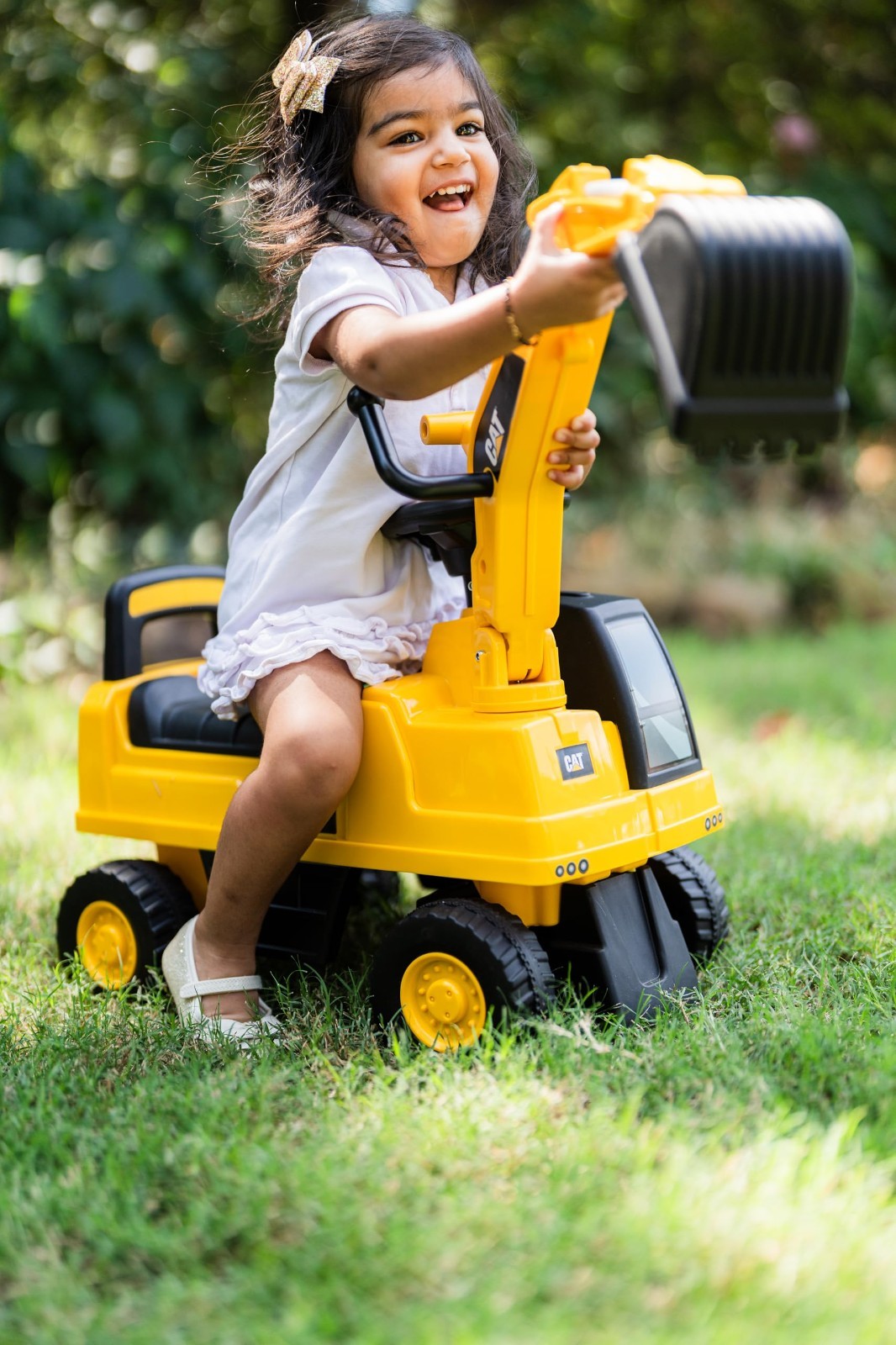 Licensed Excavator Ride-On Digger Toy for Kids – Rotating Bucket & Storage – Tod