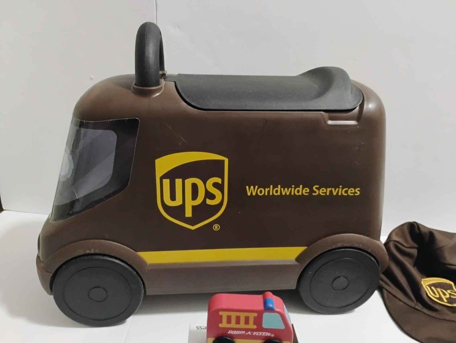 Radio Flyer UPS Ride On Car With Packages & UPS Size 3-4 Years Old Costume