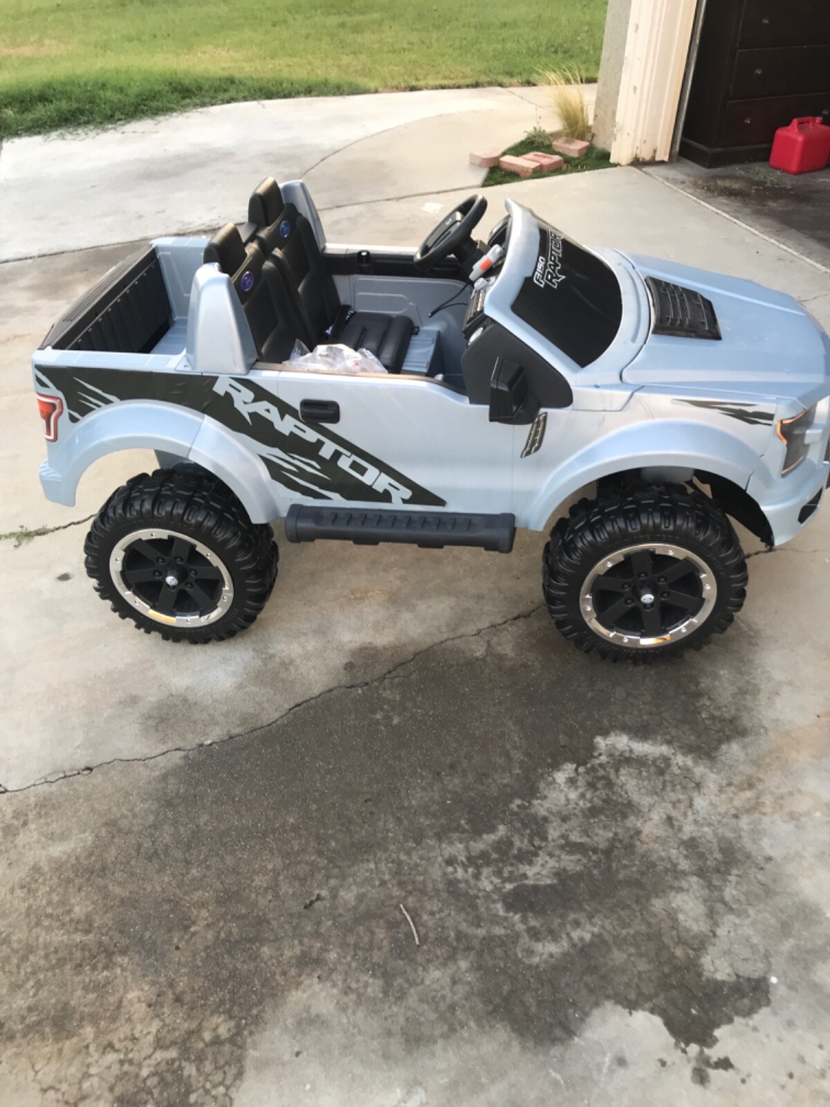 Ford F-150 Raptor electric ride on toy