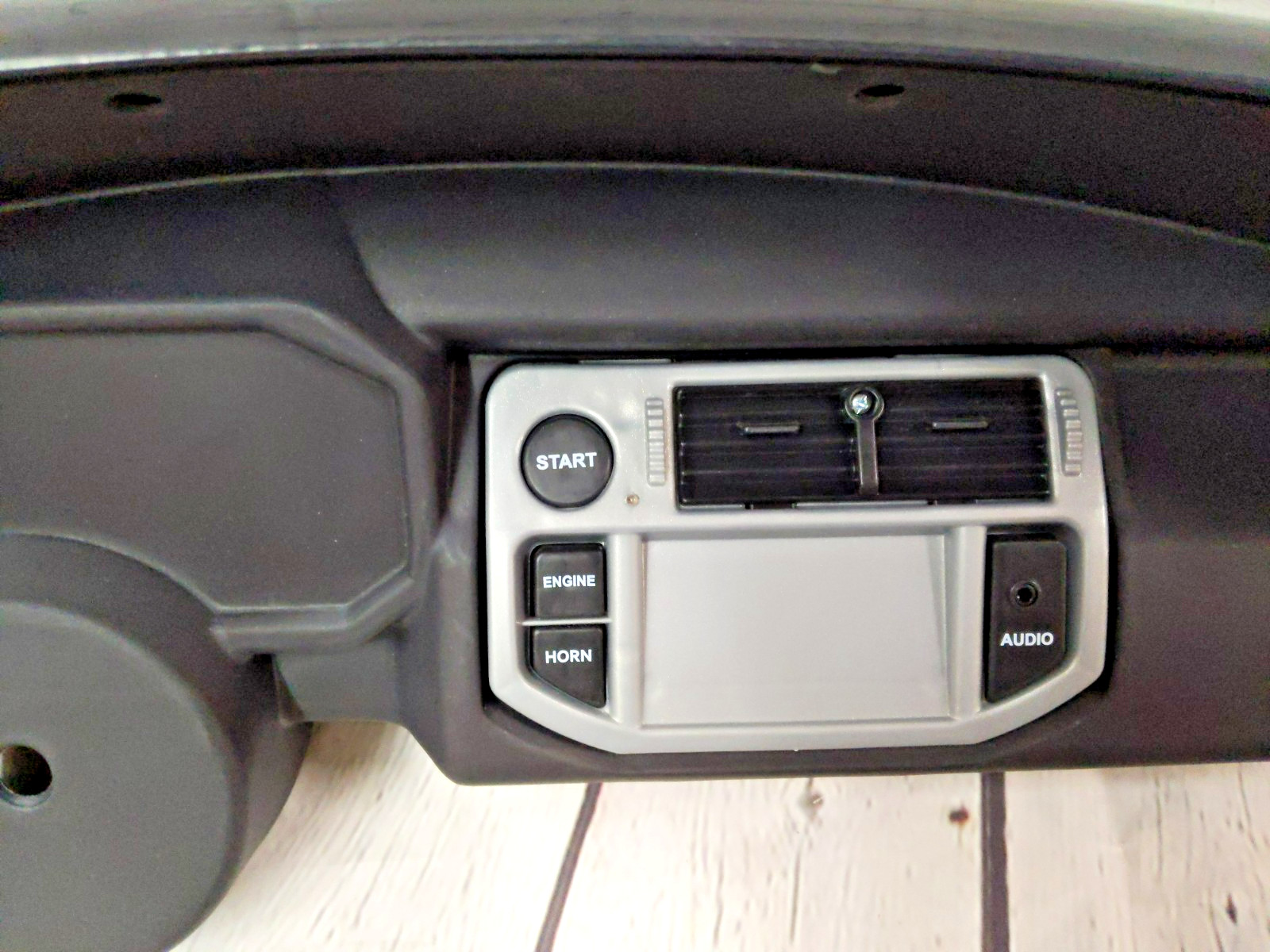 Genuine Famosa Feber 12v Range Rover Dashboard with Windshield and Sound Pack