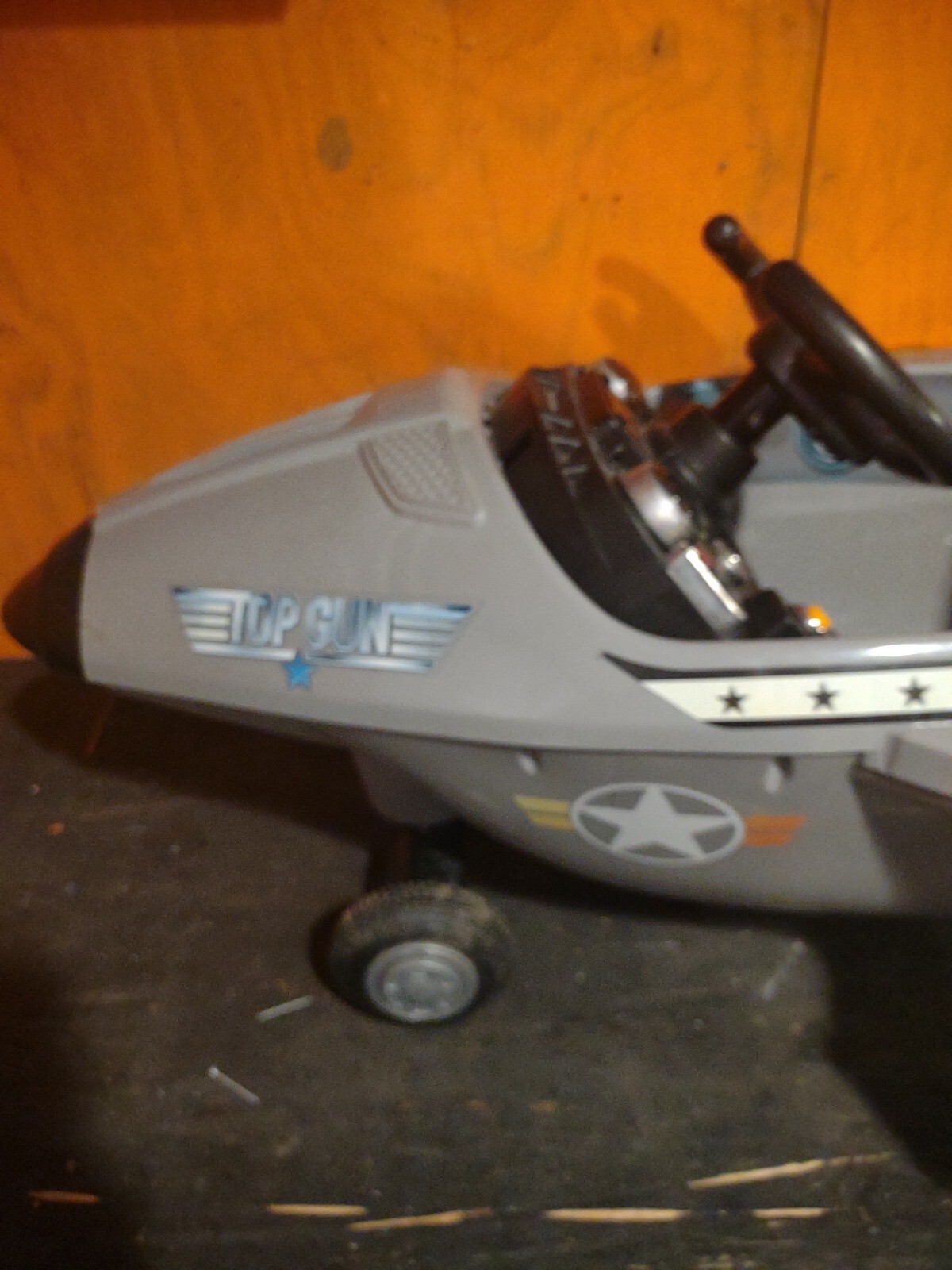Hyper Toys 6 Volt Top Gun Jet Battery Powered Ride On F-22 As Is