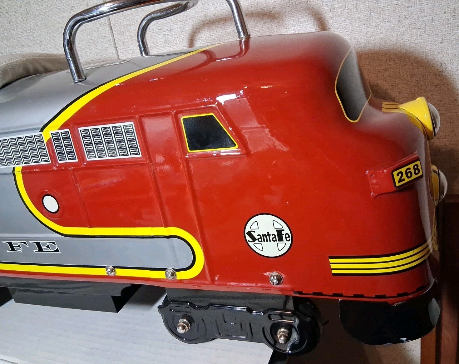 Santa Fe Locomotive Train Ride On – Morgan Cycle – Rare Retired Near Mint!