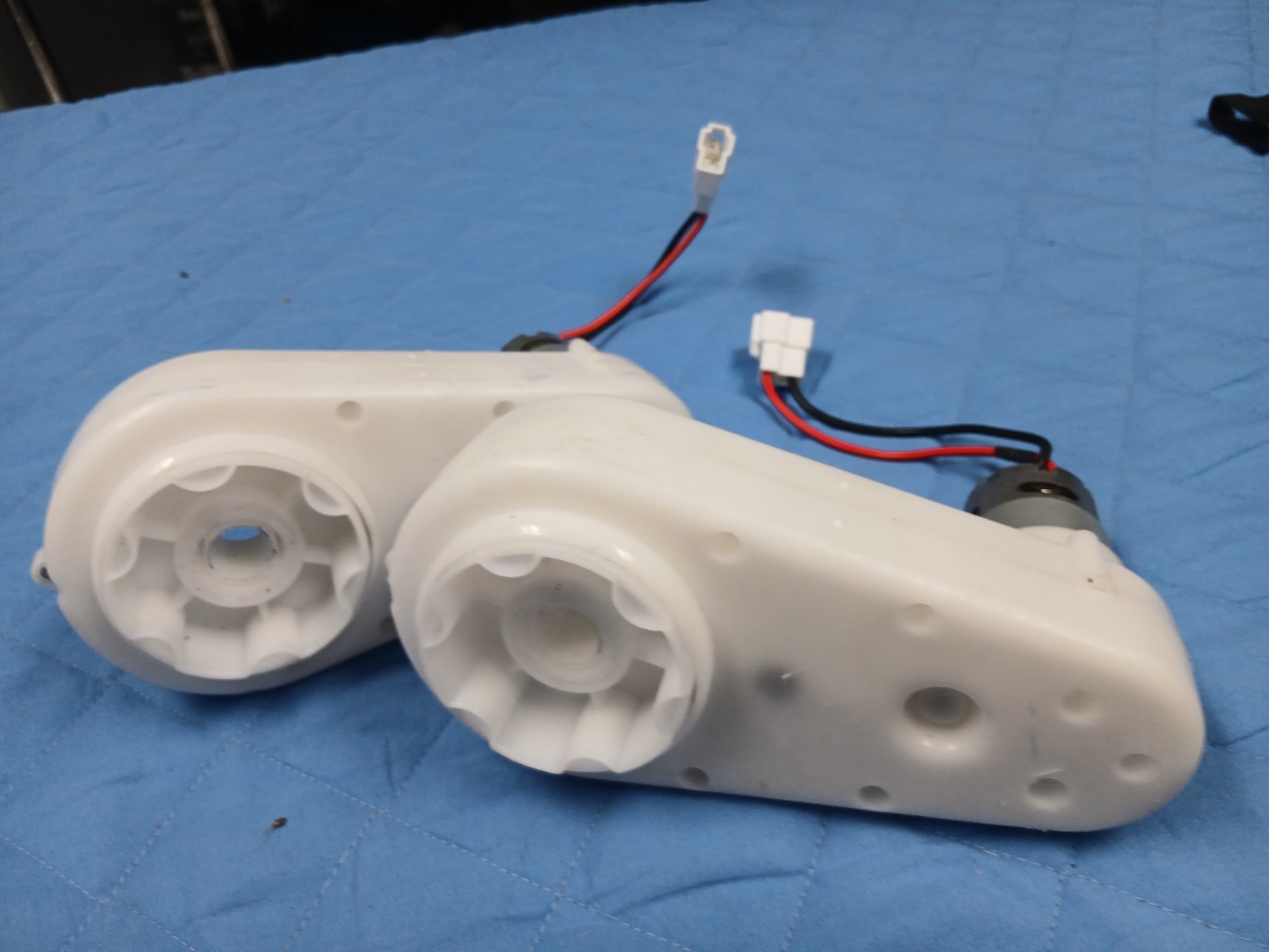 CAN-AM 4 WHEELER QUAD ELECTRIC RIDE-ON TY6537 RIGHT AND LEFT MOTORS PLUG 550 12V